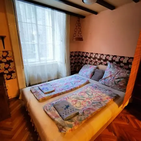 Dob In The Party District Apartamento Budapeste