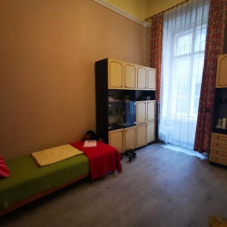 Apartment Dob In The Party District *